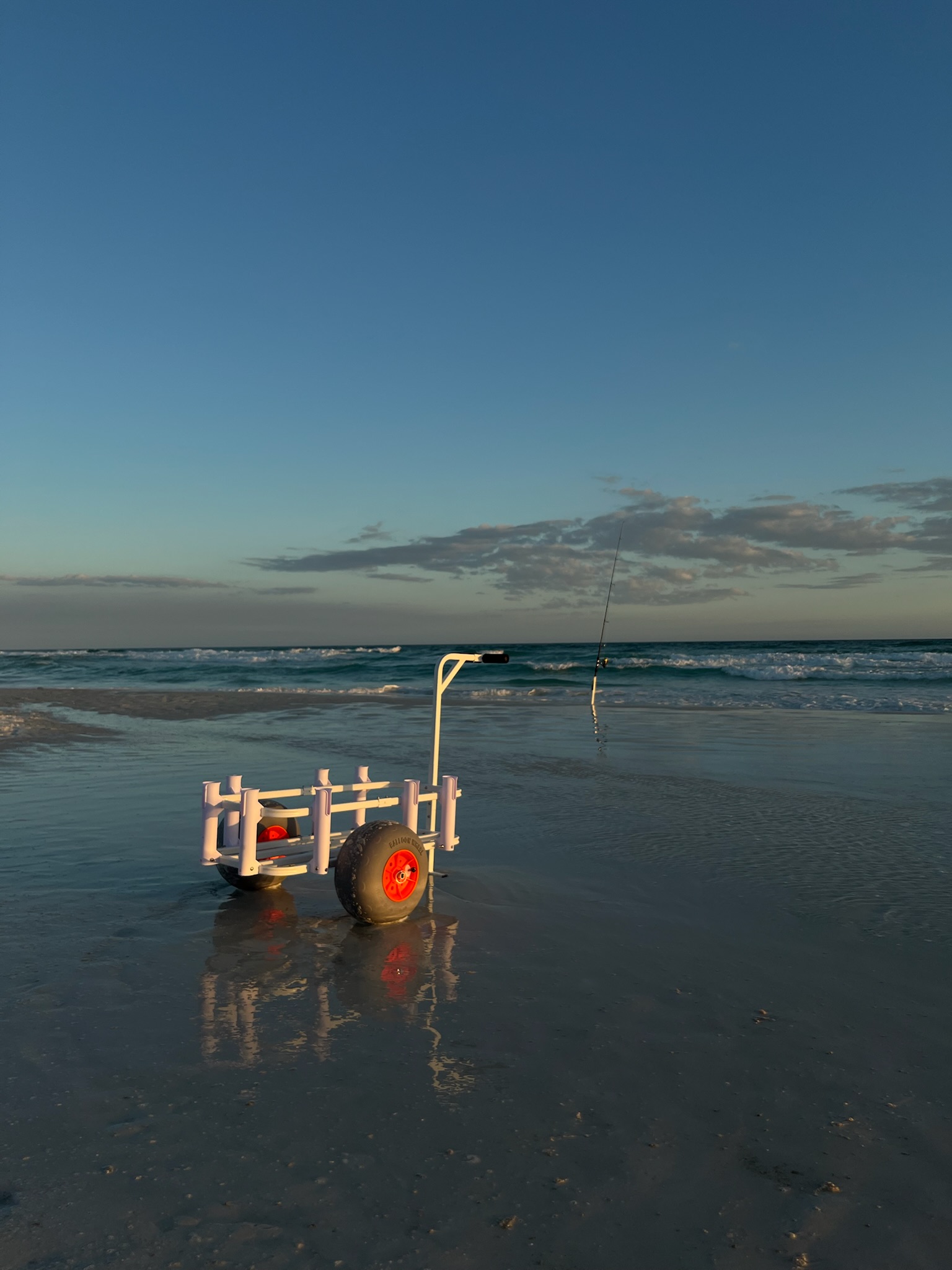 Heavy-duty beach fishing cart with balloon tires